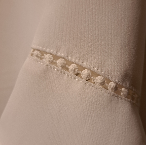 H&M White Flutter Sleeve Blouse Women's Size 10 - Picture 4 of 8